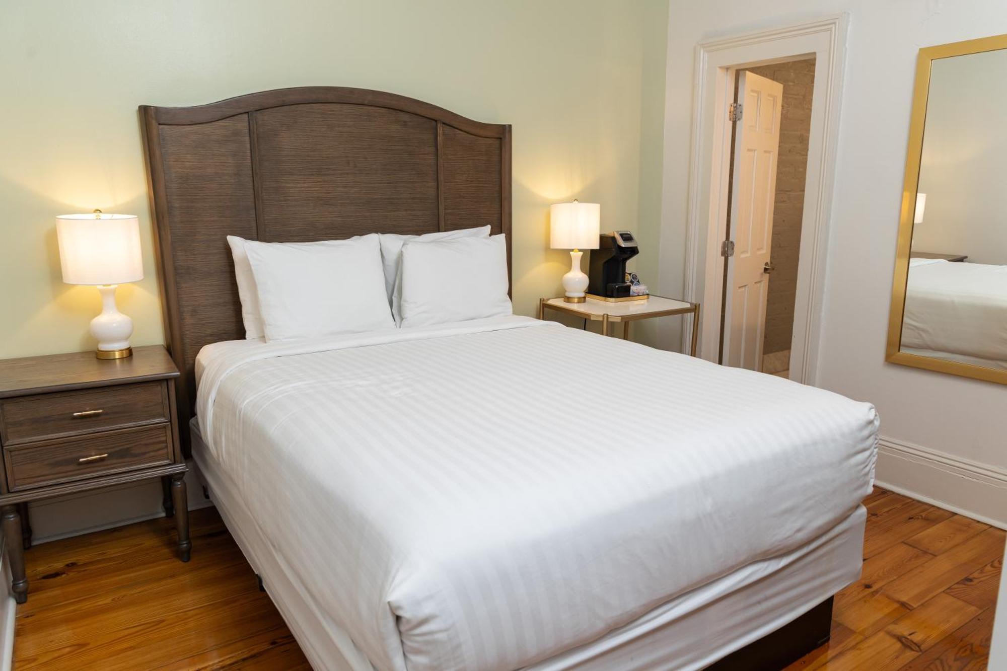 Inn On St. Peter, A French Quarter Guest Houses Property Ню Орлиънс Екстериор снимка